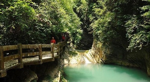 龙水峡地缝风景区