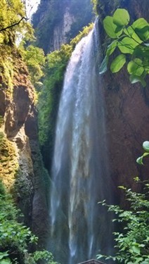 龙水峡地缝风景区