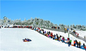 重庆金佛山雪景滑雪场3