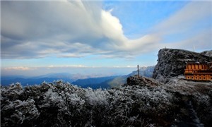 重庆金佛山雪景小屋